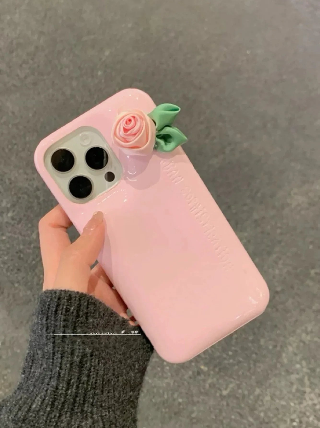 Cream powder three-dimensional flower tenderness is suitable for Apple iphone16promax Apple 15/14/12/13 mobile phone case