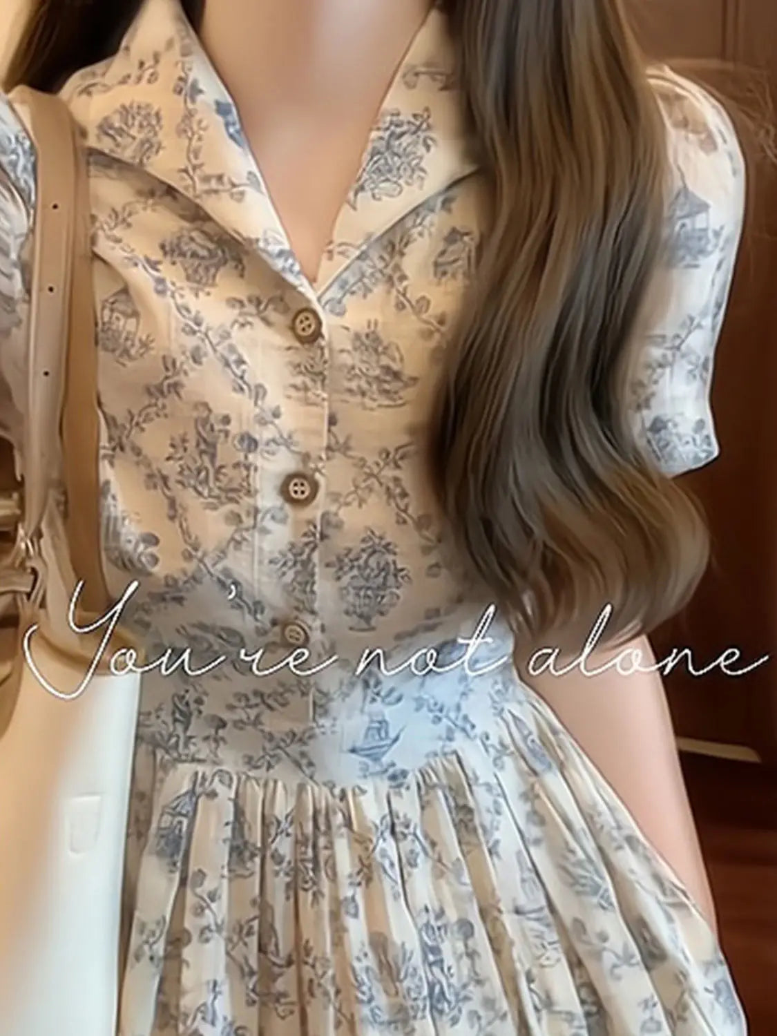 French Retro Floral Mid-length Style for Women with Waist-hugging and Short-sleeved A-line Dress