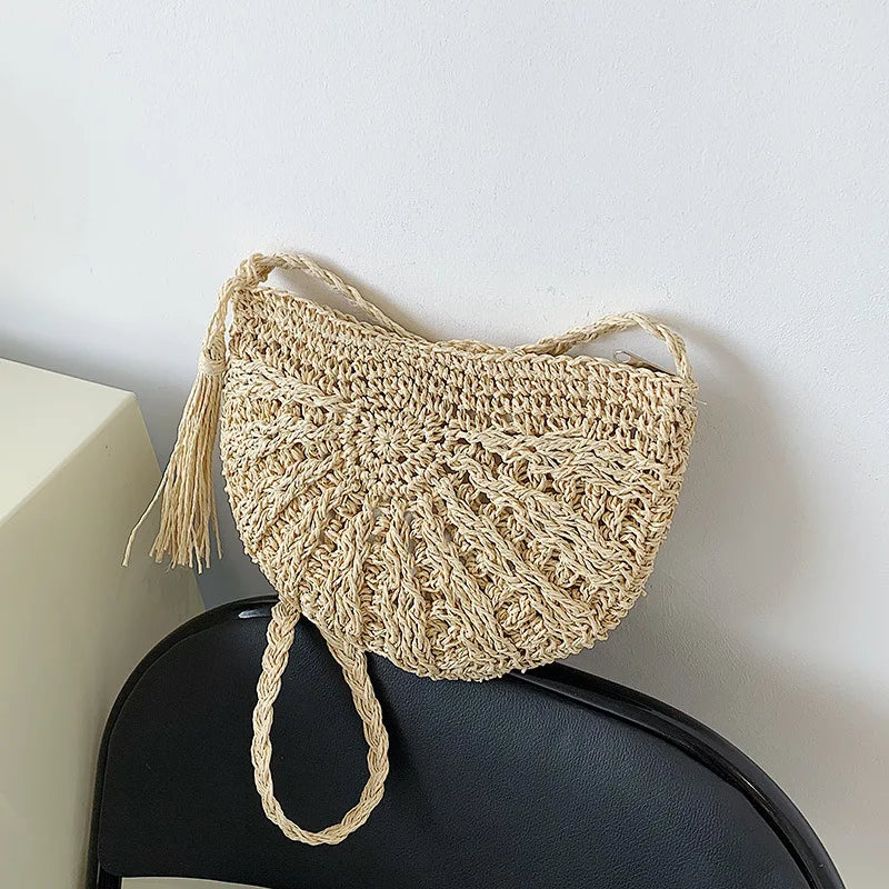 Fashion Semicircle Straw Woven Shoulder Crossbody Bag Travel Small Handbag Ladies Summer Handmade Rattan Tassel Design Beach Bag