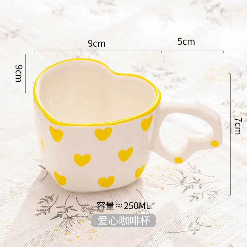 Tasse fantaisie peinte à la main de 250 ml avec poignée en forme de cœur, idéale pour l'eau et le lait, jolie tasse à café en céramique rose faite à la main