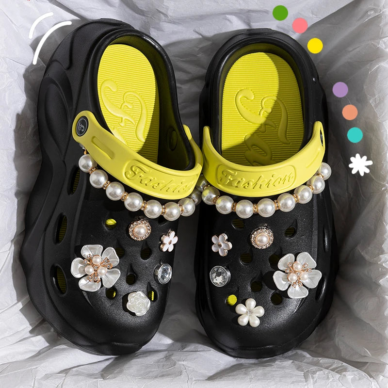 Sandales à plateforme épaisses avec chaîne de perles pour femmes, sandales de plage à semelle épaisse d'été 2024, sabots antidérapants en EVA à fleurs, chaussures de jardin