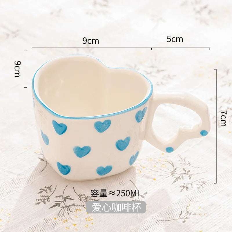 Tasse fantaisie peinte à la main de 250 ml avec poignée en forme de cœur, idéale pour l'eau et le lait, jolie tasse à café en céramique rose faite à la main