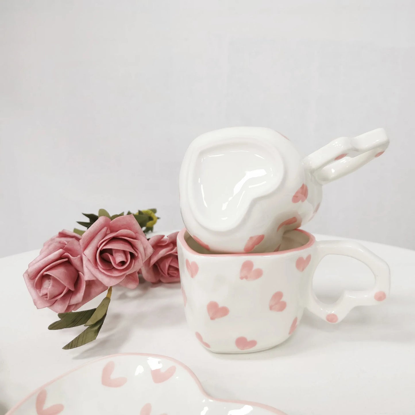 Tasse fantaisie peinte à la main de 250 ml avec poignée en forme de cœur, idéale pour l'eau et le lait, jolie tasse à café en céramique rose faite à la main