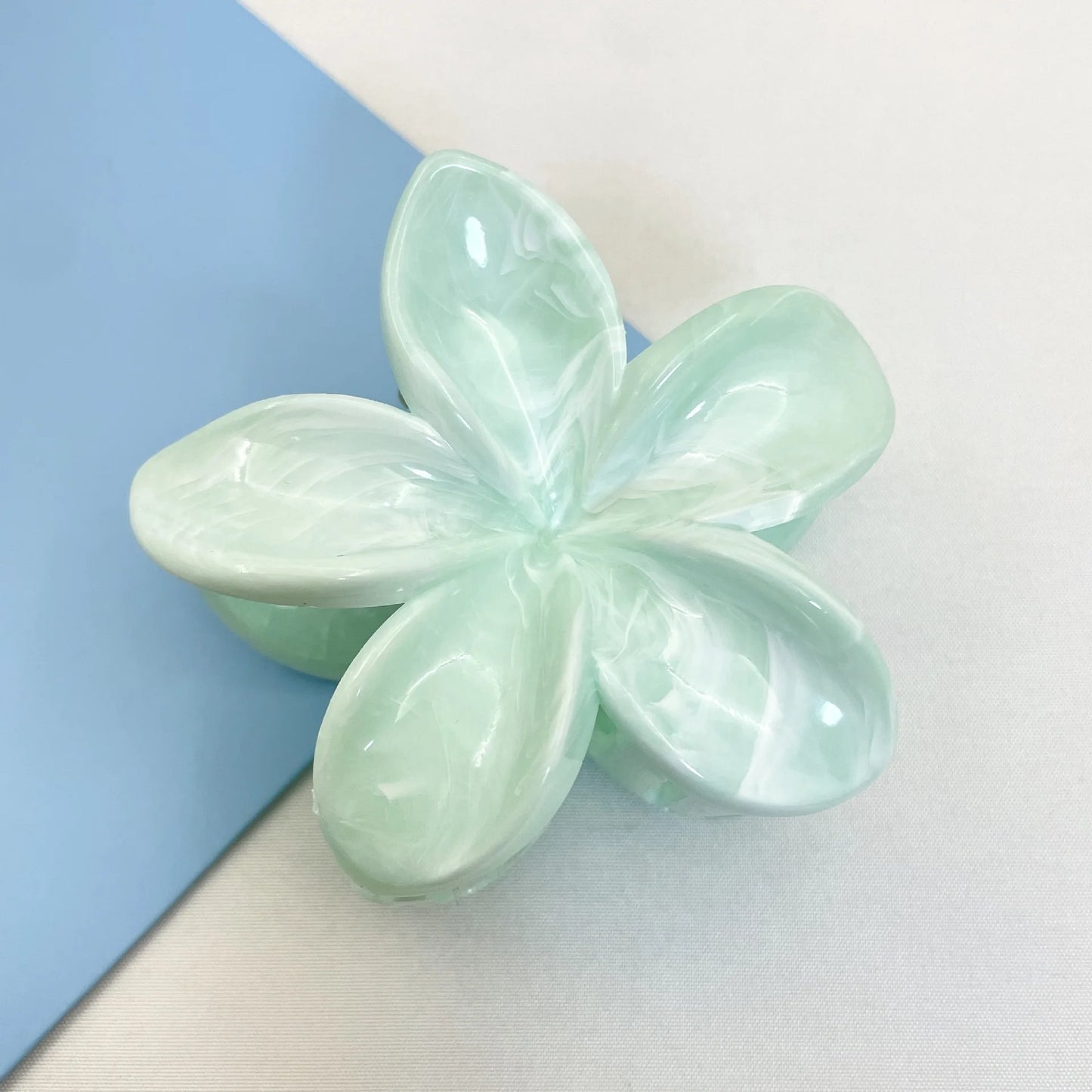 Korean Hawaiian Gradient Flower Hair Claw Clip For Women Girl Fashion Plastic Non Slip Hold Hairpin Barrette Hair Accessories