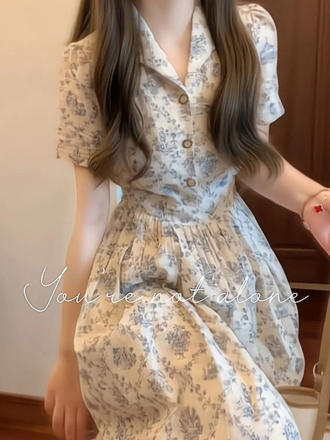 French Retro Floral Mid-length Style for Women with Waist-hugging and Short-sleeved A-line Dress