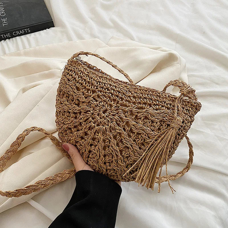 Fashion Semicircle Straw Woven Shoulder Crossbody Bag Travel Small Handbag Ladies Summer Handmade Rattan Tassel Design Beach Bag