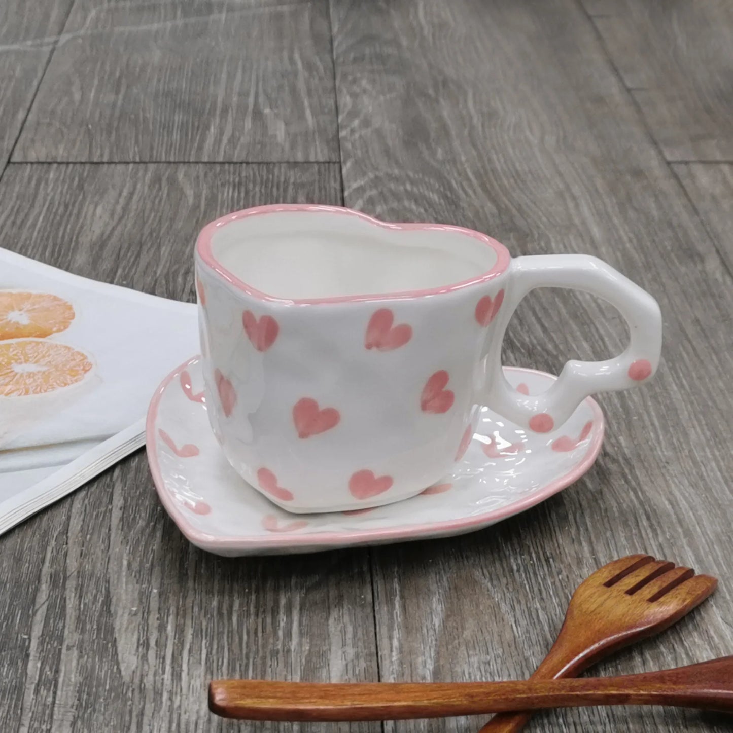 Tasse fantaisie peinte à la main de 250 ml avec poignée en forme de cœur, idéale pour l'eau et le lait, jolie tasse à café en céramique rose faite à la main