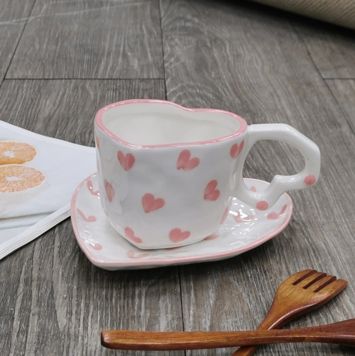 Tasse fantaisie peinte à la main de 250 ml avec poignée en forme de cœur, idéale pour l'eau et le lait, jolie tasse à café en céramique rose faite à la main