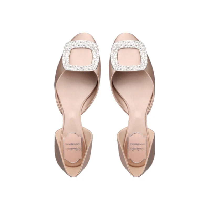 Été 2024 Nouvelle Mode Femmes Soie Tête Ronde Carré Diamant Brillant Bouche Peu Profonde Creuse Voyage Vacances Plat Simple Chaussures