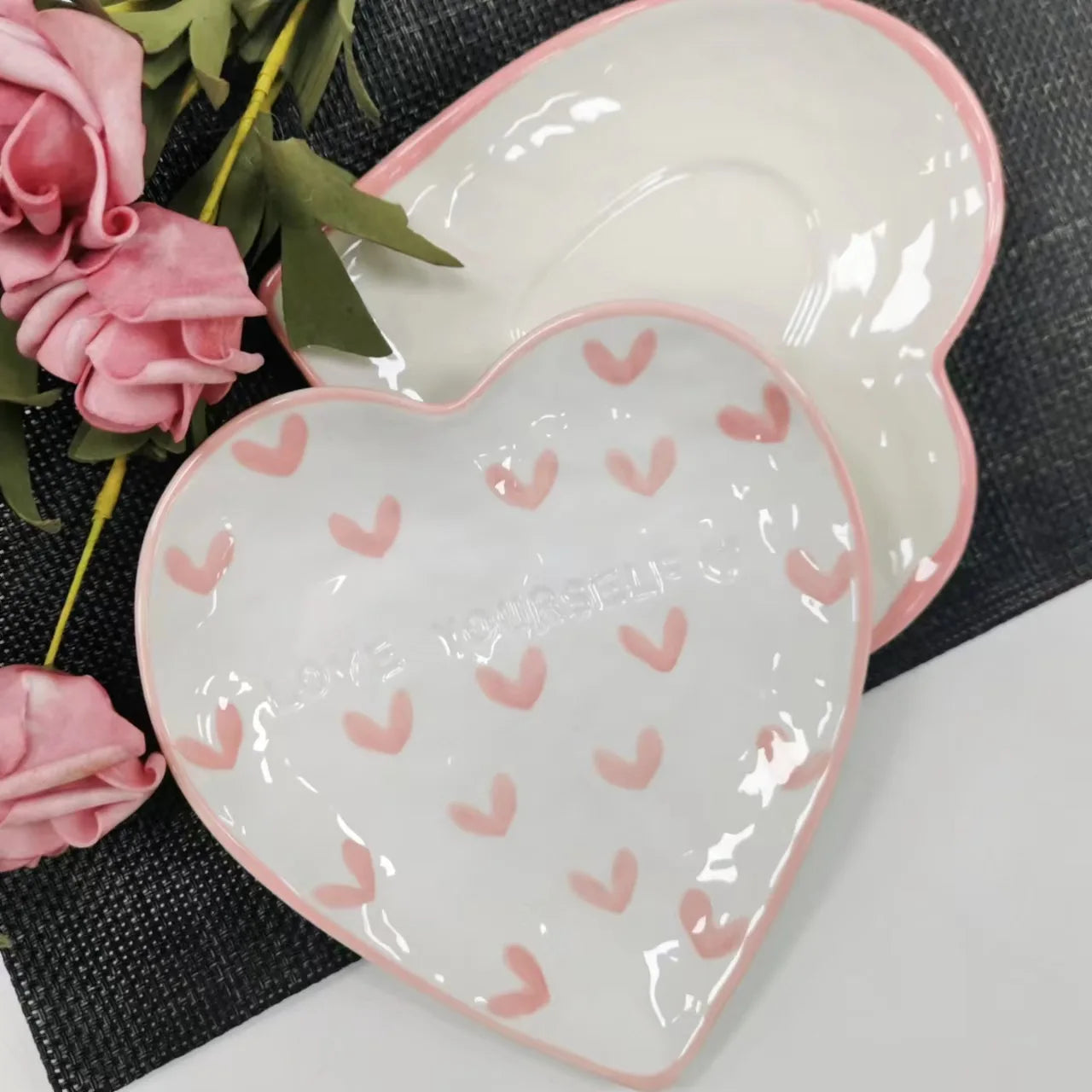 Tasse fantaisie peinte à la main de 250 ml avec poignée en forme de cœur, idéale pour l'eau et le lait, jolie tasse à café en céramique rose faite à la main