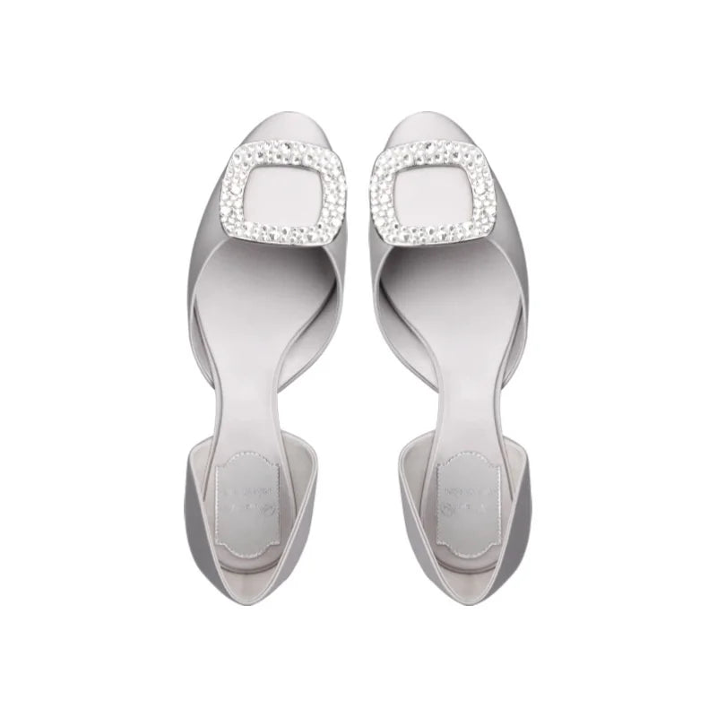 Été 2024 Nouvelle Mode Femmes Soie Tête Ronde Carré Diamant Brillant Bouche Peu Profonde Creuse Voyage Vacances Plat Simple Chaussures