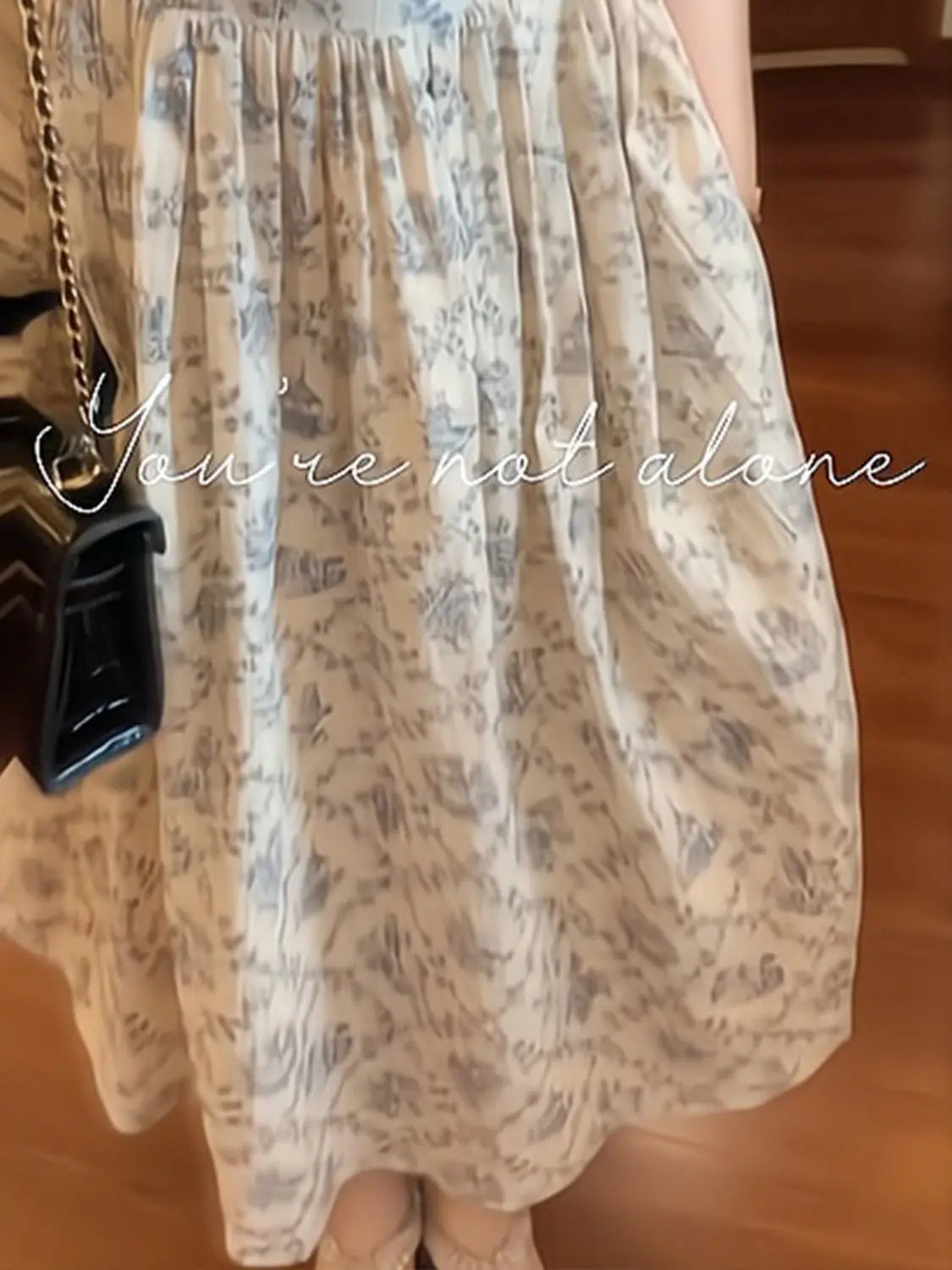 French Retro Floral Mid-length Style for Women with Waist-hugging and Short-sleeved A-line Dress